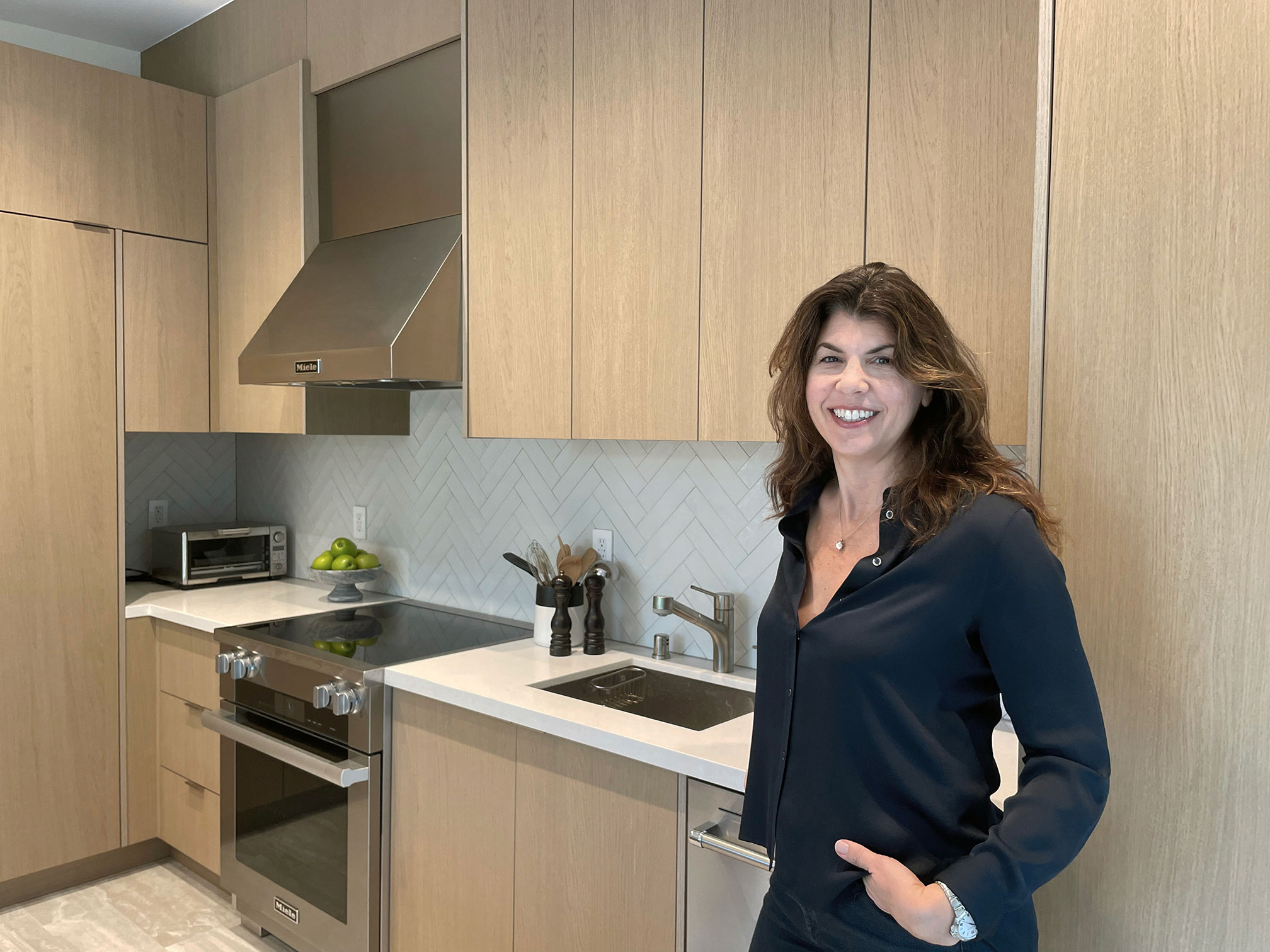 Deborah C, happy Dunsmuir Cabinets customer